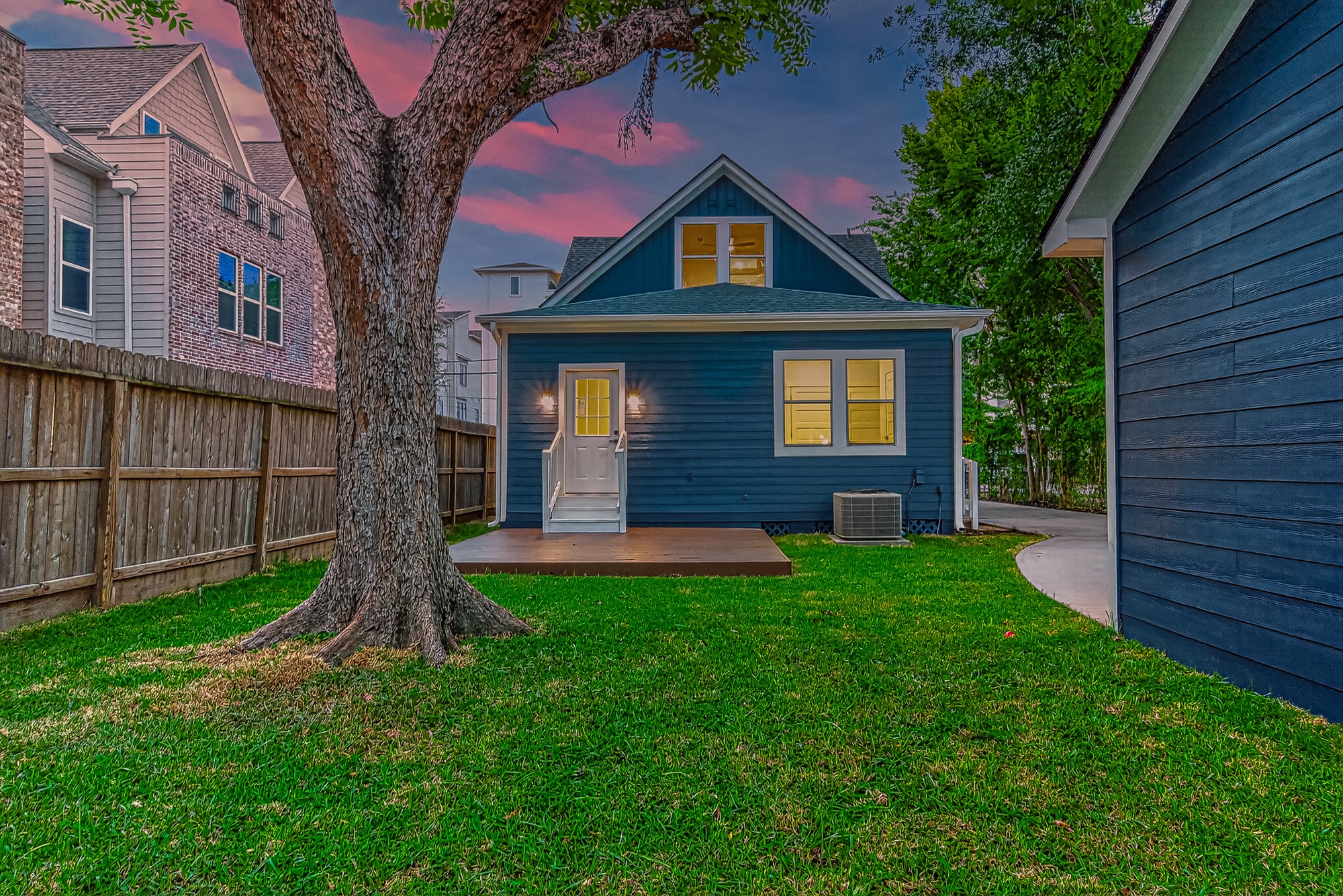 1705 Ovid Street Houston, TX 77007 - Photo 25 of 30 a front view of a house with a yard
