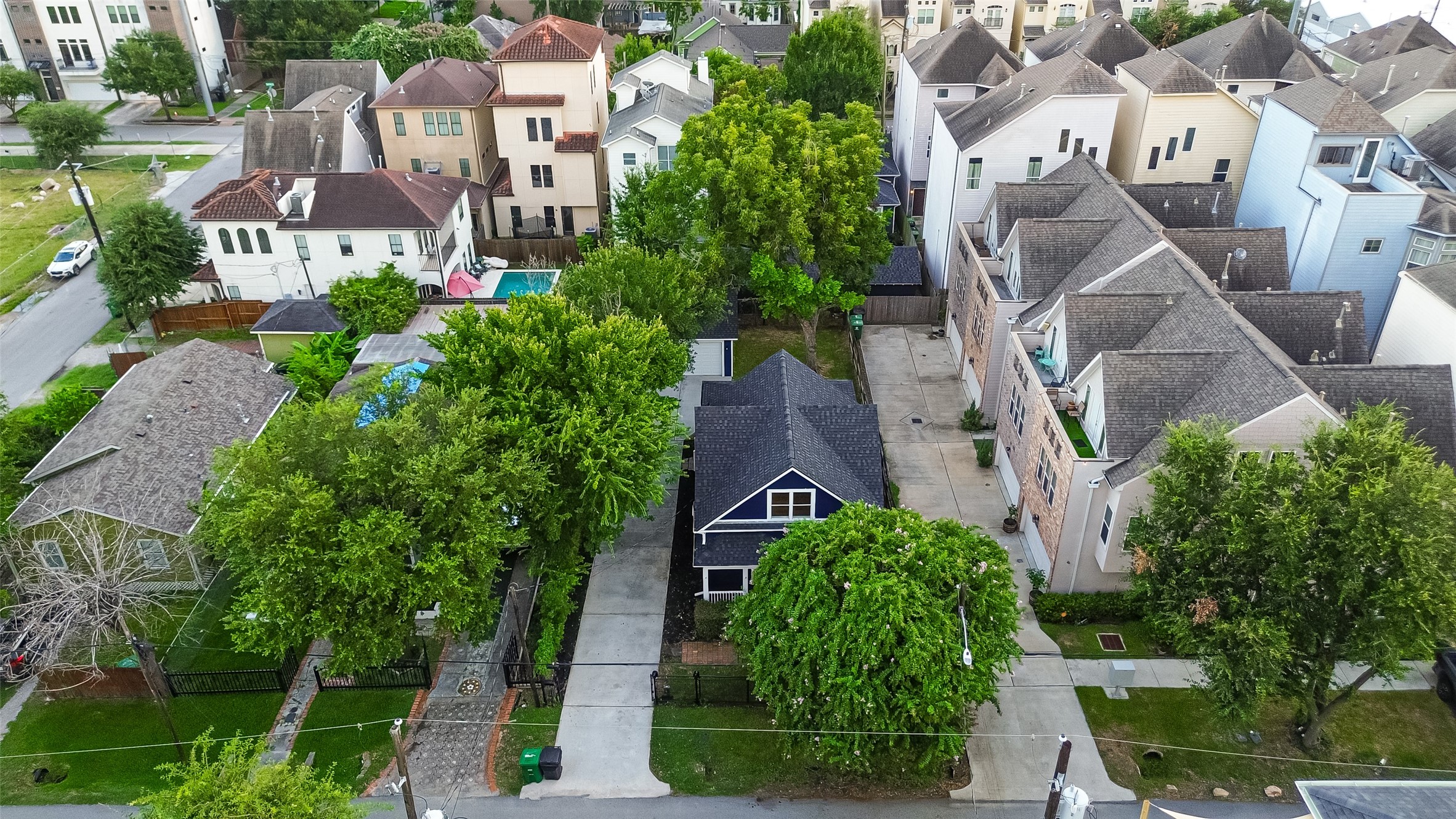 1705 Ovid Street Houston, TX 77007 - Photo 30 of 30 an aerial view of multiple houses with yard