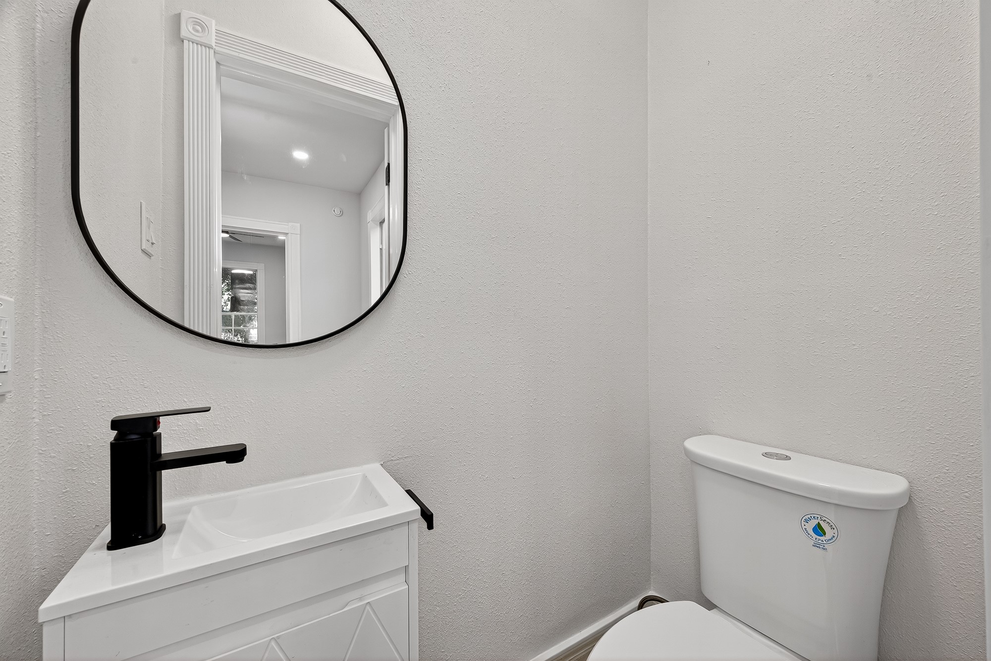1705 Ovid Street Houston, TX 77007 - Photo 9 of 30 a bathroom with a toilet and a mirror