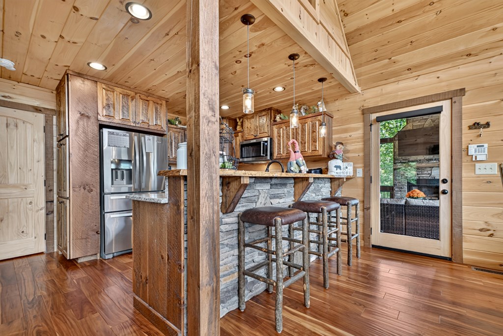 81 Sundance Ridge Epworth, GA 30541 - Photo 29 of 102 Kitchen w/Raised Eat-In Counter Bar