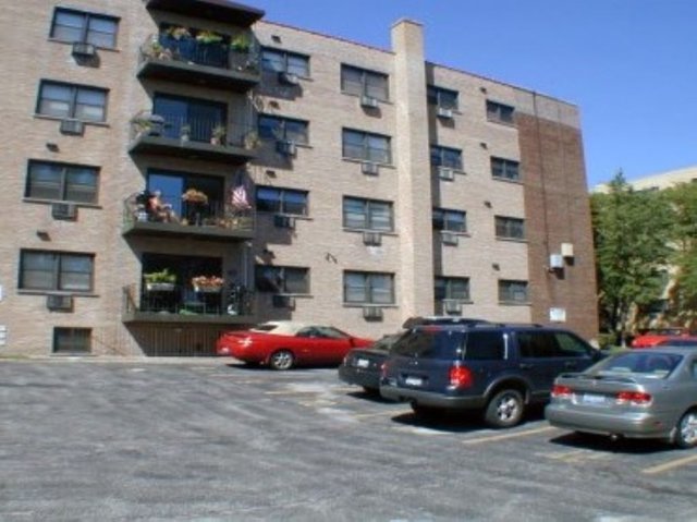 7255 North Ridge Boulevard, Unit 403 Chicago, IL 60645 - Photo 9 of 30 a view of building with cars parked on the roadside