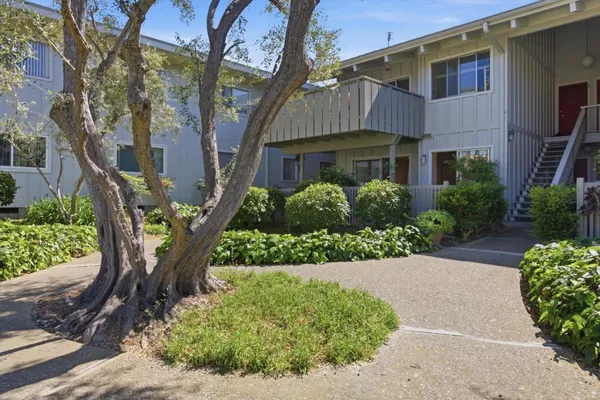 $680,000 | 255 South Rengstorff Avenue, Unit 7, Mountain View, CA 94040