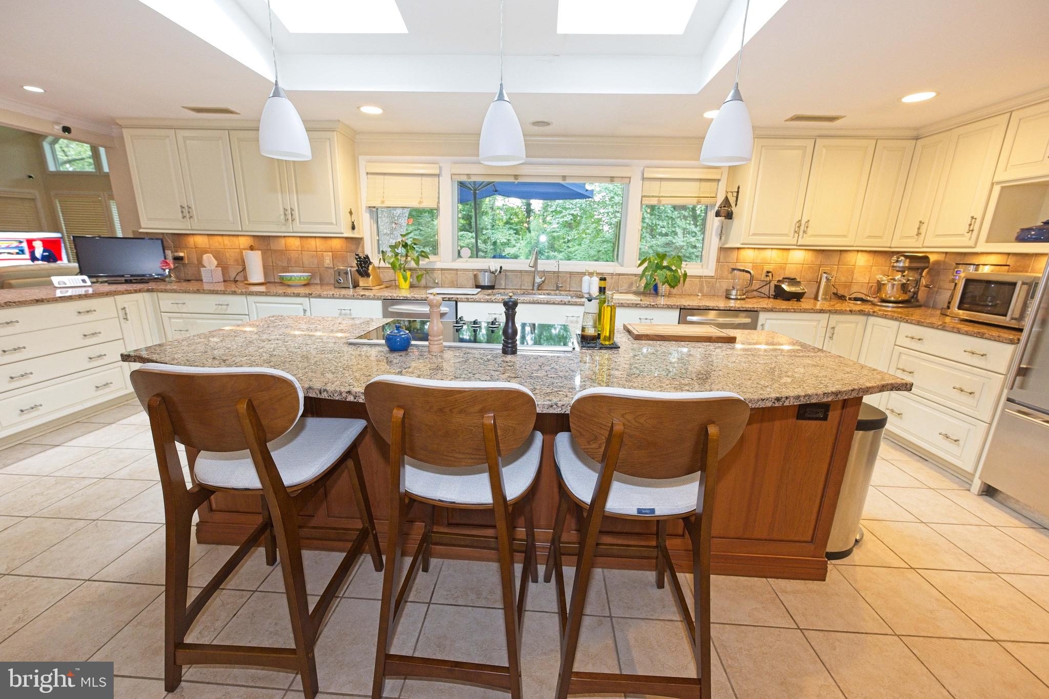 10405 Gary Road Potomac, MD 20854 - Photo 11 of 66