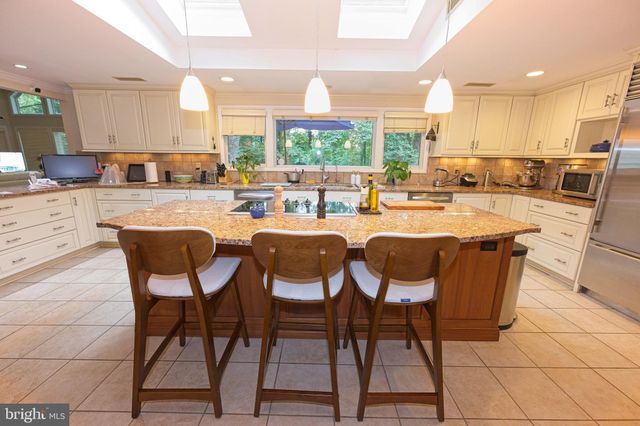 $1,400,000 | 10405 Gary Road, Potomac, MD 20854