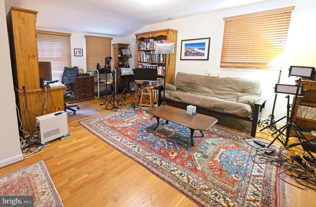 $1,400,000 | 10405 Gary Road, Potomac, MD 20854