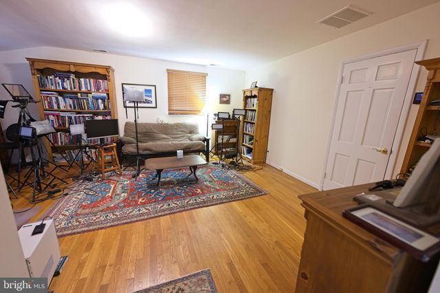 $1,400,000 | 10405 Gary Road, Potomac, MD 20854