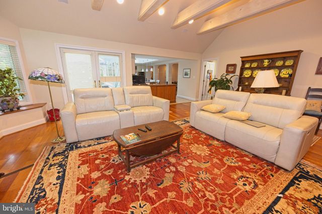 $1,400,000 | 10405 Gary Road, Potomac, MD 20854