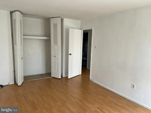 a close up view of a washer and dryer