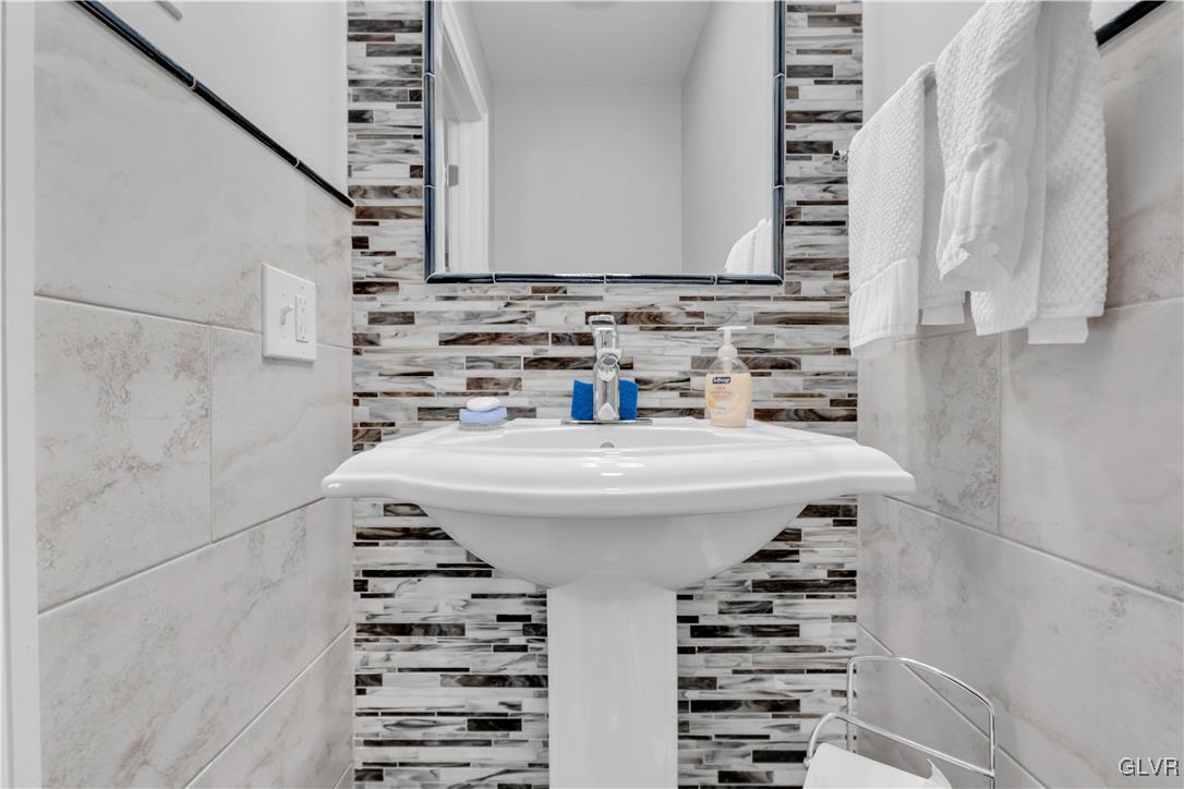 1641 Newton Ransom Boulevard Clarks Summit, PA 18411 - Photo 5 of 50 Gallery Image 5