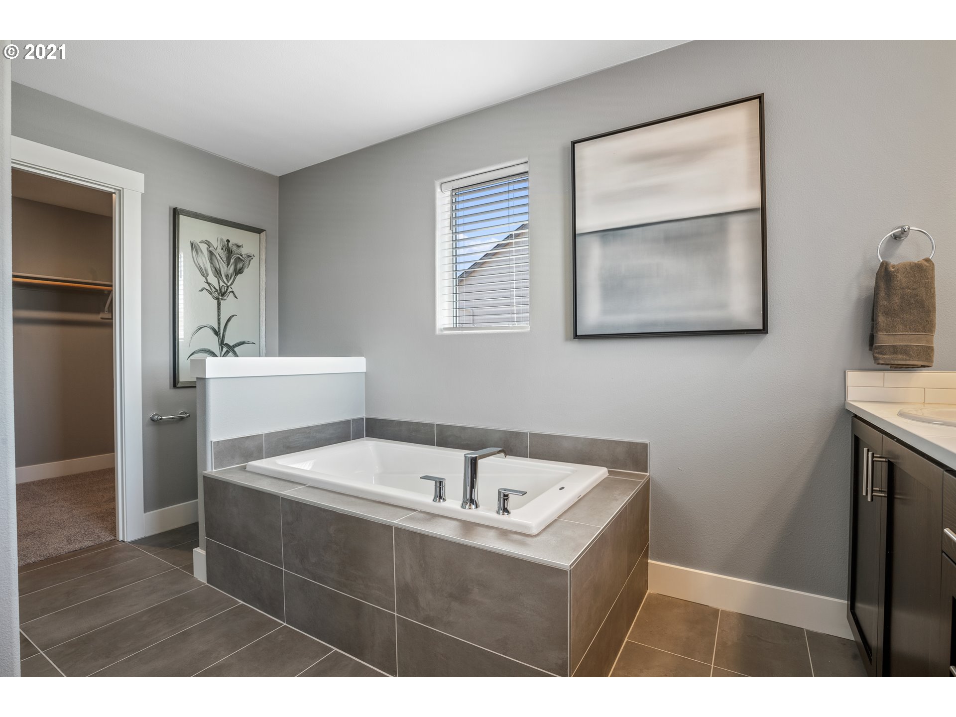 7716 Northwest Kaiser Road Portland, OR 97229 - Photo 17 of 20 Gallery Image 17