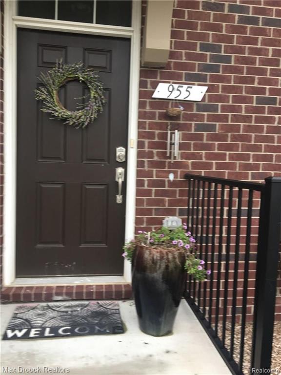 955 Barclay Circle, Unit 11 Rochester, MI 48307 - Photo 2 of 30