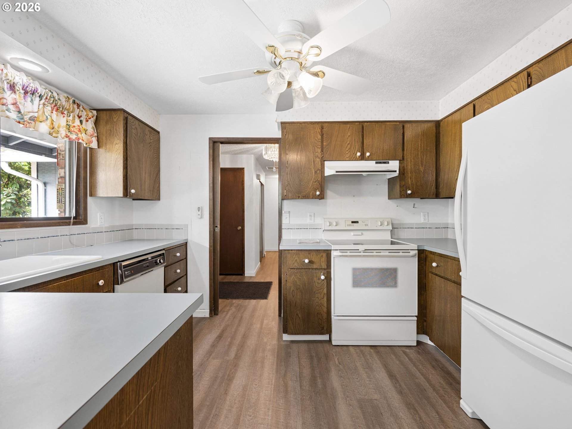 1712 Southwest Hensley Road Troutdale, OR 97060 - Photo 7 of 36 Gallery Image 7