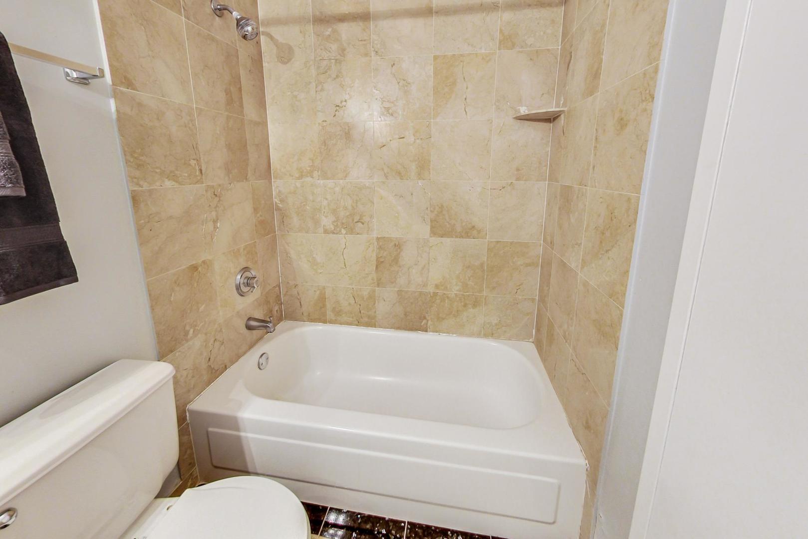 111 West Maple Street, Unit 3005 Chicago, IL 60610 - Photo 13 of 18 a bathroom with a bathtub and toilet