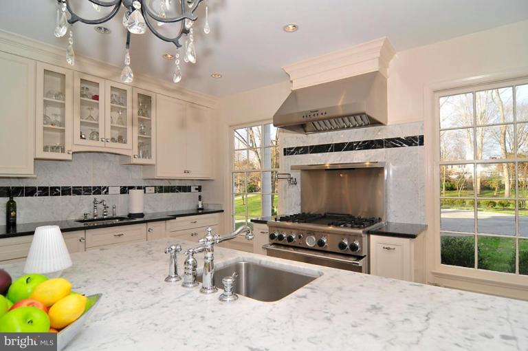 14810 Springfield Road Darnestown, MD 20874 - Photo 14 of 30 Kitchen #3