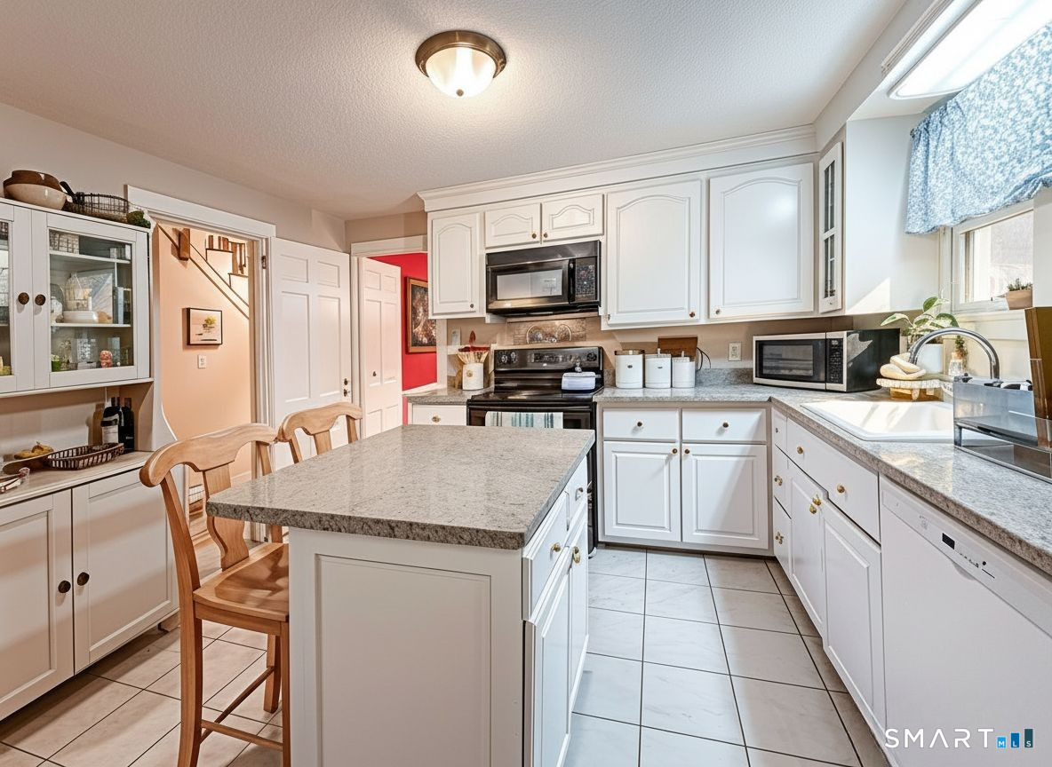 84 Grennan Road West Hartford, CT 06107 - Photo 8 of 28