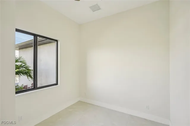 an entryway in a room with window