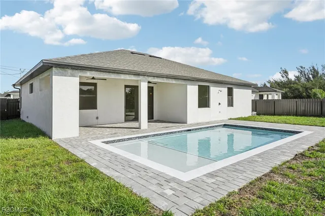 a view of a house with a backyard