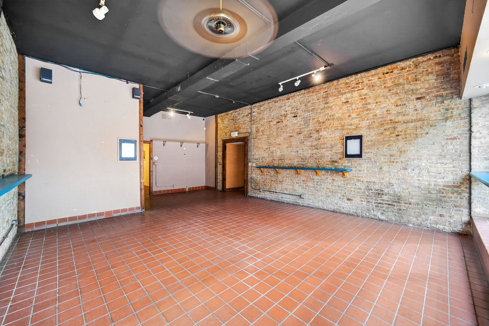 4369 North Elston Avenue Chicago, IL 60641 - Photo 15 of 43 a view of a garage