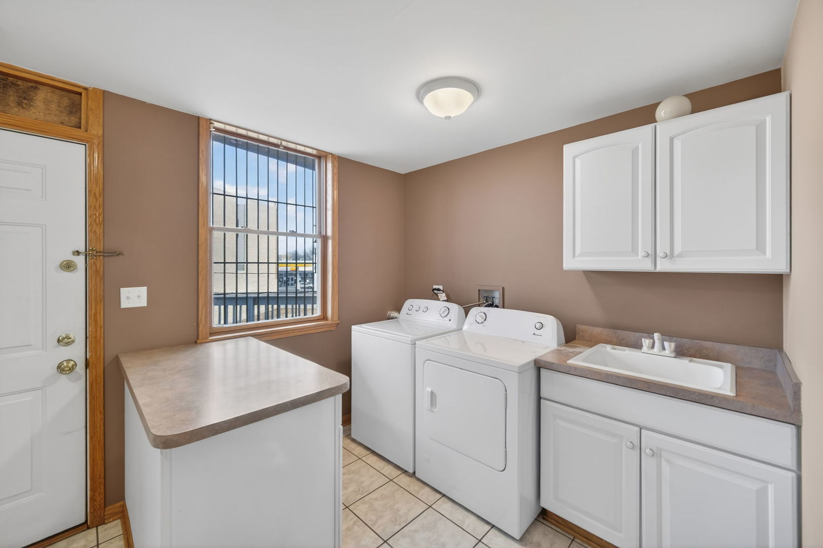 4369 North Elston Avenue Chicago, IL 60641 - Photo 32 of 43 a utility room with dryer and washer