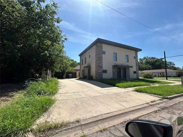 $1,400 | 301 East Brockett Street, Sherman, TX 75090