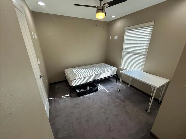 $1,400 | 301 East Brockett Street, Sherman, TX 75090