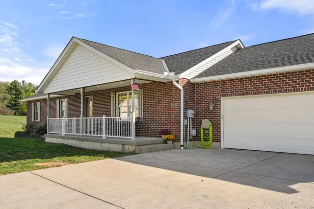 $390,000 | 103 Lucas Lane, Aurora, IN 47001