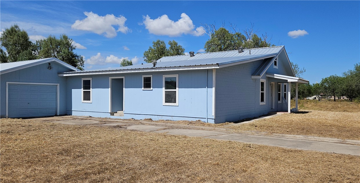 21236 County Road 1456 Mathis, TX 78368 - Photo 2 of 4 a front view of a house with a yard