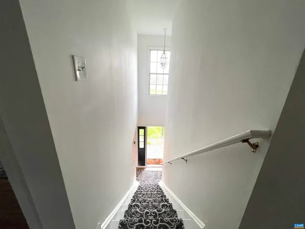 a view of entryway with window