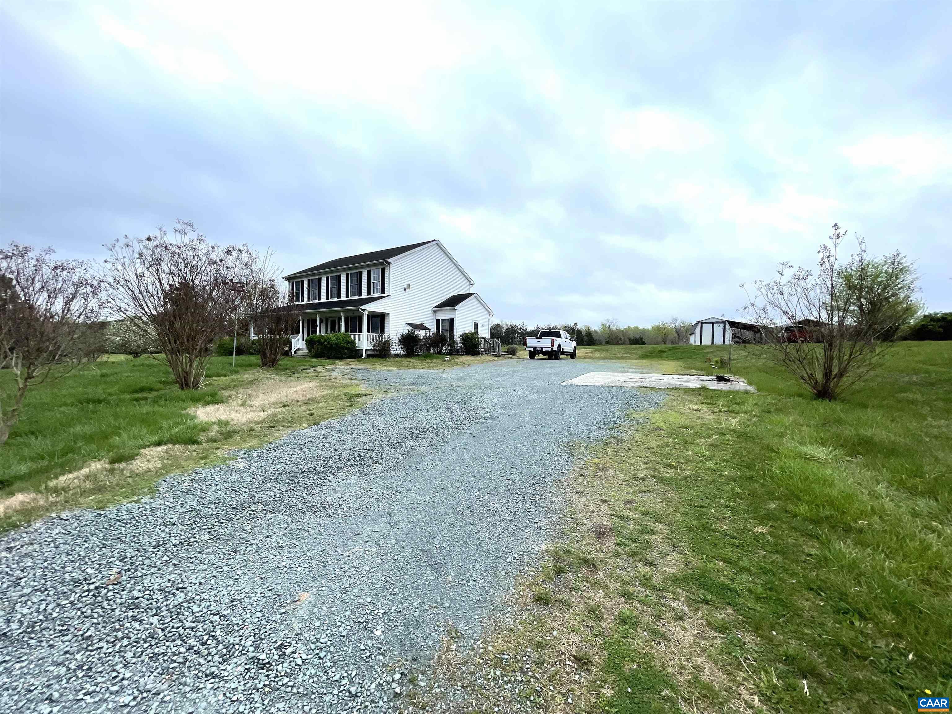 4437 Richmond Road Keswick, VA 22947 - Photo 29 of 33 Driveway