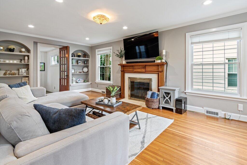 335 Brevoort Road Columbus, OH 43214 - Photo 5 of 25 335 Brevoort Road-5.jpg-SMALL