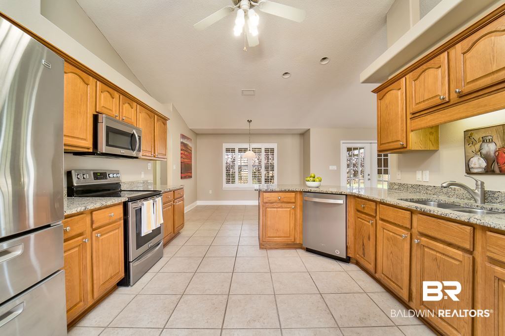 1055 Destin Avenue Foley, AL 36535 - Photo 11 of 26 Stainless Appl