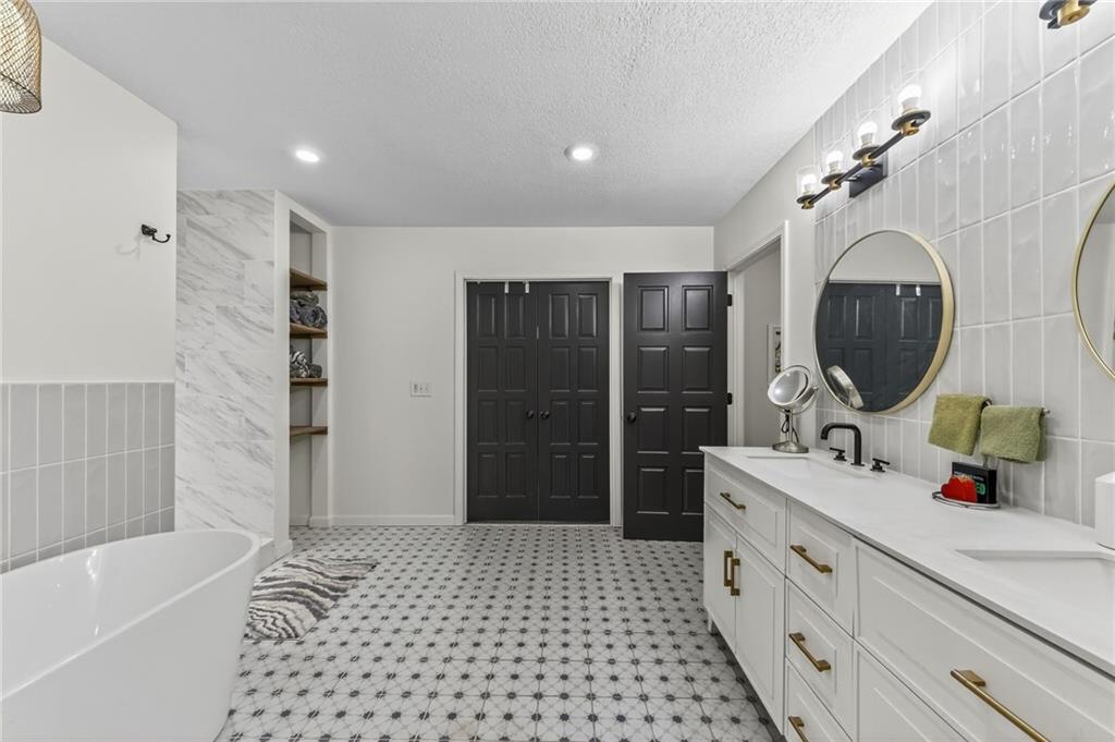 102 Northwest Hackberry Street Lee's Summit, MO 64064 - Photo 24 of 45