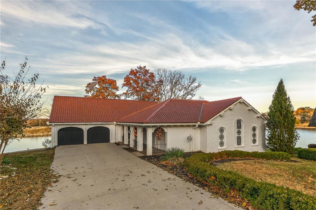 102 Northwest Hackberry Street Lee's Summit, MO 64064 - Photo 3 of 45