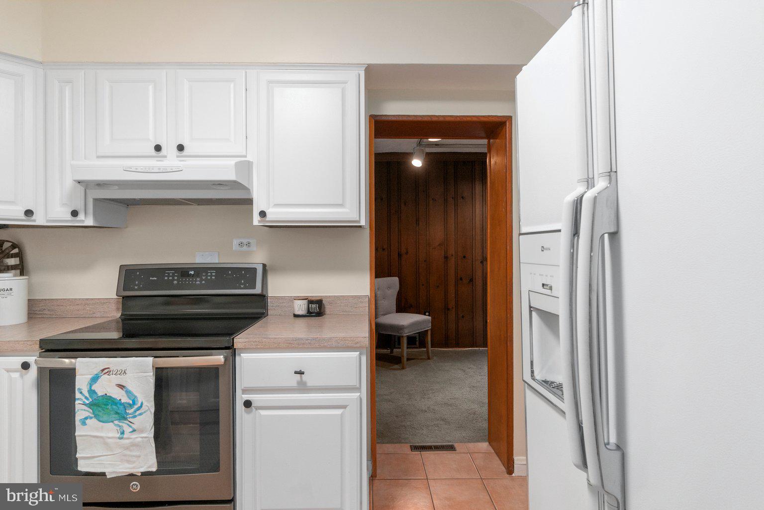 41 Tanglewood Road Baltimore, MD 21228 - Photo 17 of 35 Electric S/S range