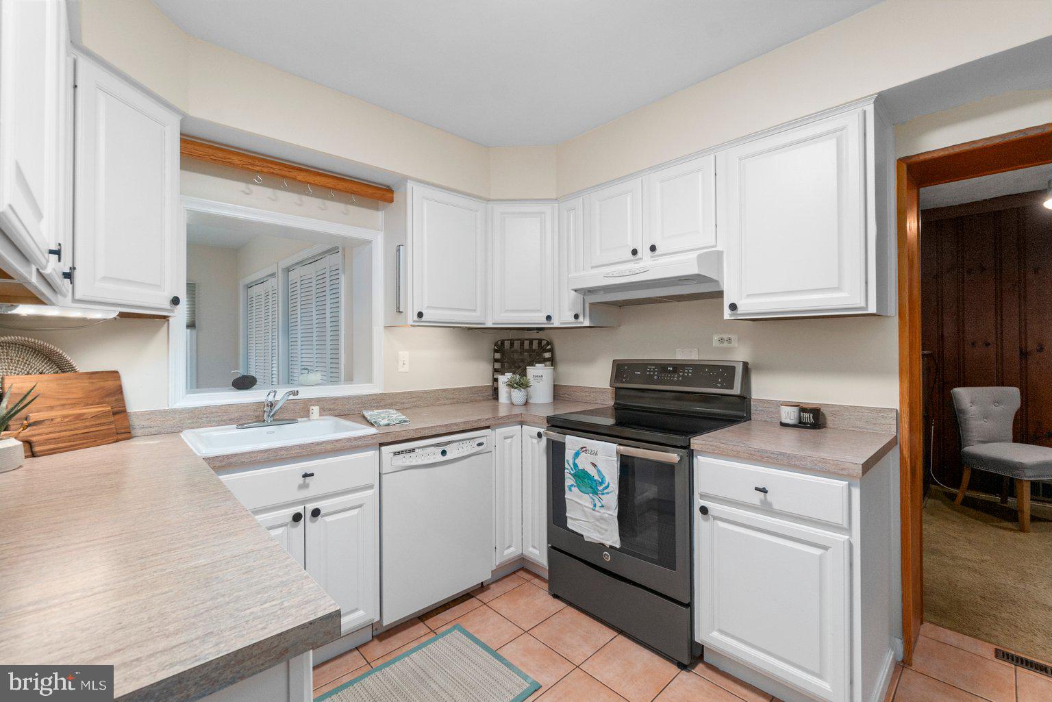 41 Tanglewood Road Baltimore, MD 21228 - Photo 18 of 35 Freshly painted cabinets with tile floor