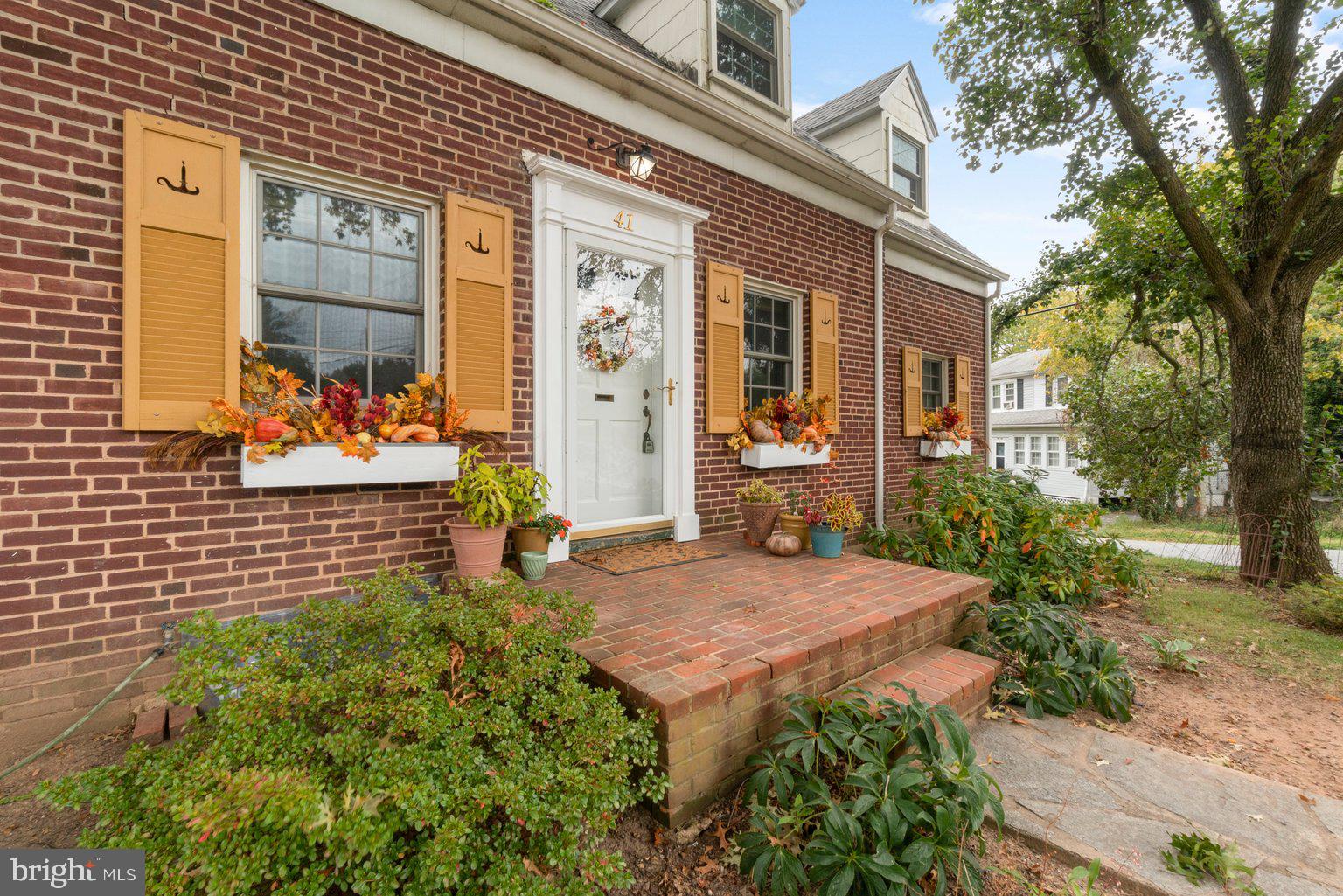 41 Tanglewood Road Baltimore, MD 21228 - Photo 3 of 35 Attractive brick walkway & porch