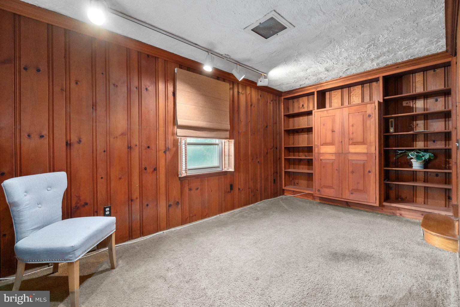 41 Tanglewood Road Baltimore, MD 21228 - Photo 21 of 35 Family Room with knotty pine & blt-ins off kit