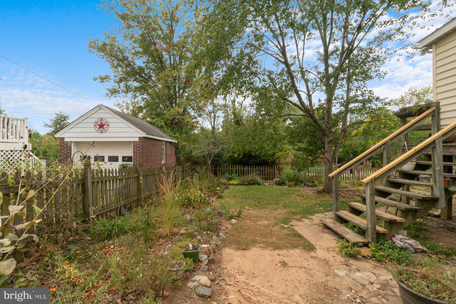 41 Tanglewood Road Baltimore, MD 21228 - Photo 4 of 35 Steps from rear sun room to garden area