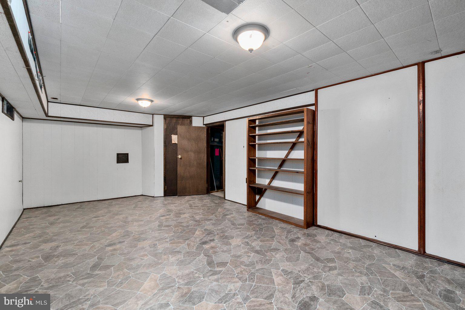41 Tanglewood Road Baltimore, MD 21228 - Photo 34 of 35 Great multi purpose area