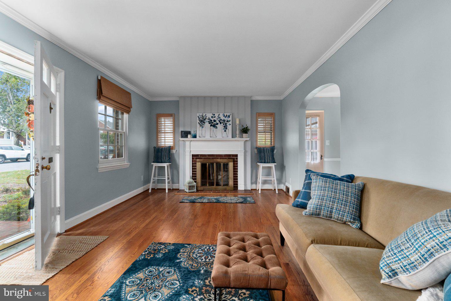 41 Tanglewood Road Baltimore, MD 21228 - Photo 9 of 35 Cozy LR area accented with Wood burning FP