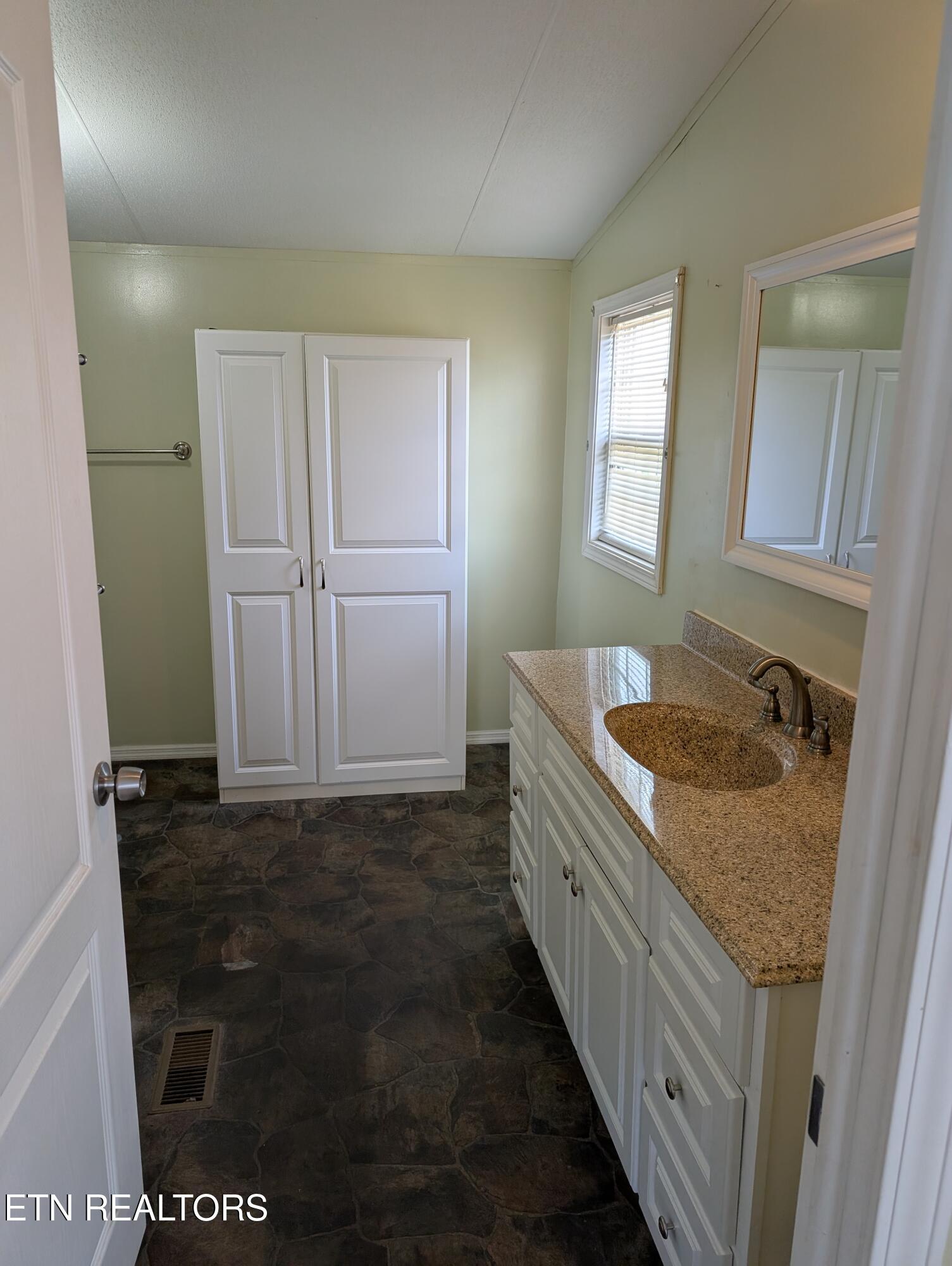 1561 Niles Ferry Road Madisonville, TN 37354 - Photo 7 of 21 PXL_20260317_165604778