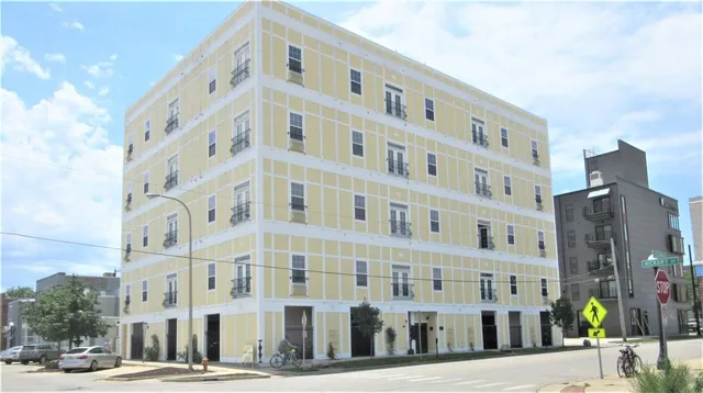 $5,000,000 | 11 East Columbia Avenue, Champaign, IL 61820