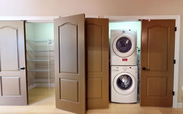 $5,000,000 | 11 East Columbia Avenue, Champaign, IL 61820