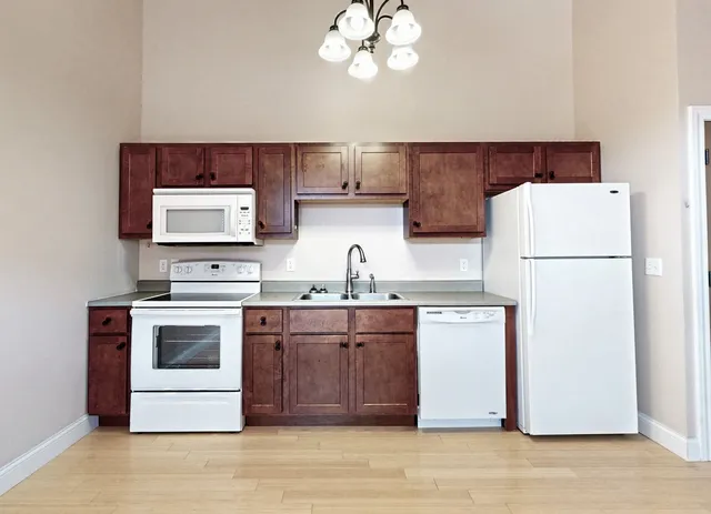 $5,000,000 | 11 East Columbia Avenue, Champaign, IL 61820