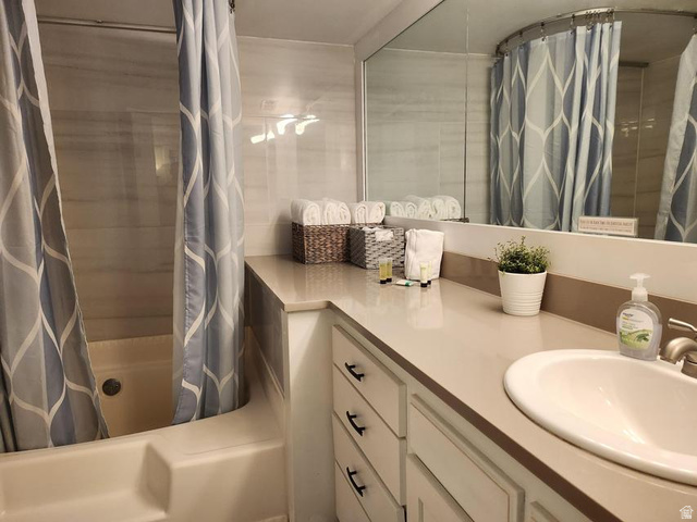 860 South Village Road, Unit H1 St. George, UT 84770 - Photo 4 of 20 Bathroom with vanity