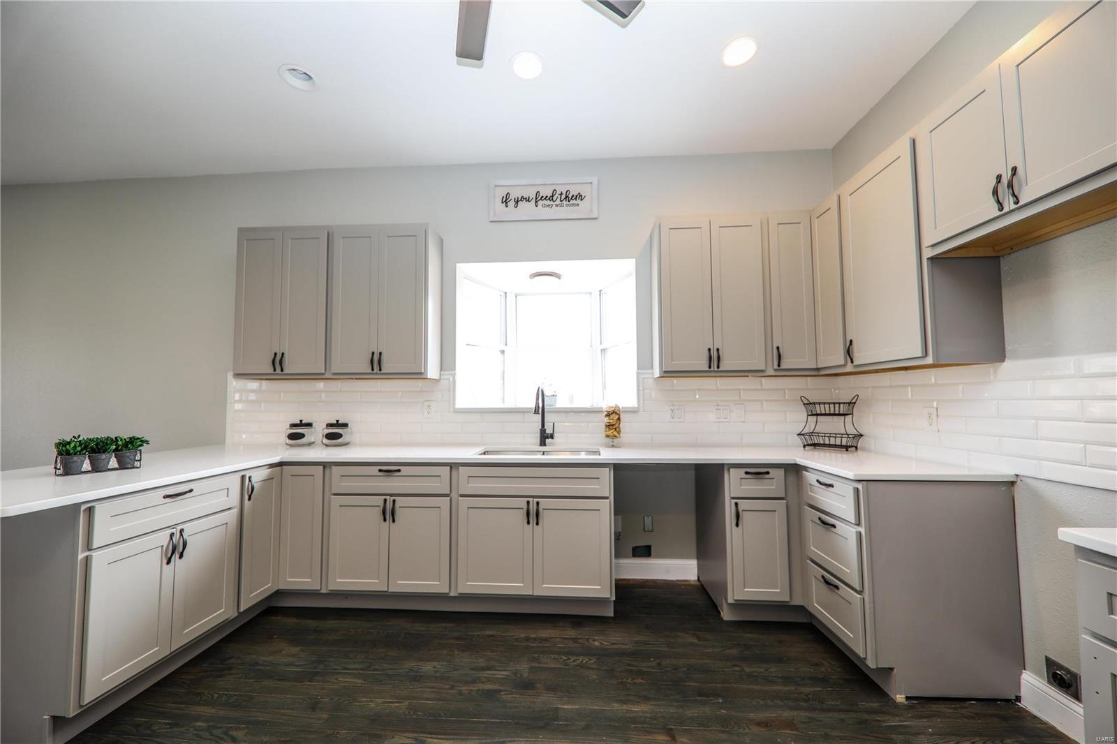 1202 Troy Road Edwardsville, IL 62025 - Photo 12 of 38 Gallery Image 12