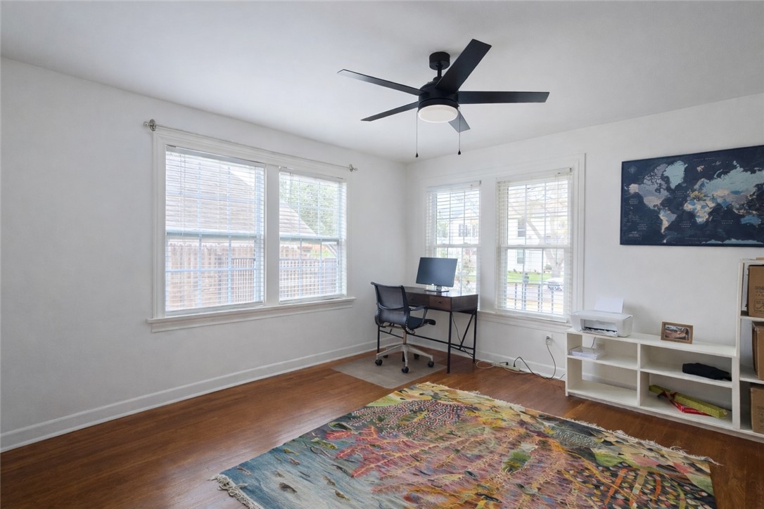 332 Southern Street Corpus Christi, TX 78404 - Photo 13 of 20 a living room with furniture and a window