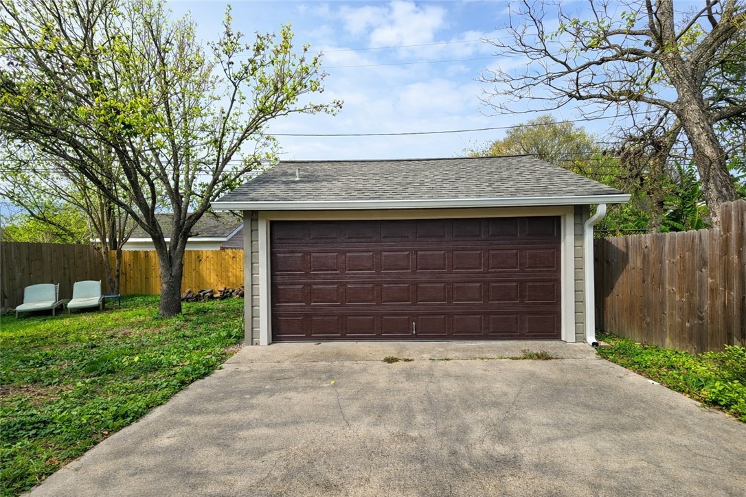 332 Southern Street Corpus Christi, TX 78404 - Photo 18 of 20 a view of outdoor space and yard