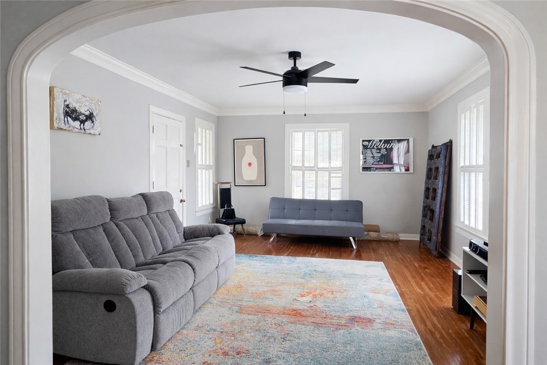 332 Southern Street Corpus Christi, TX 78404 - Photo 2 of 20 a living room with furniture and a window