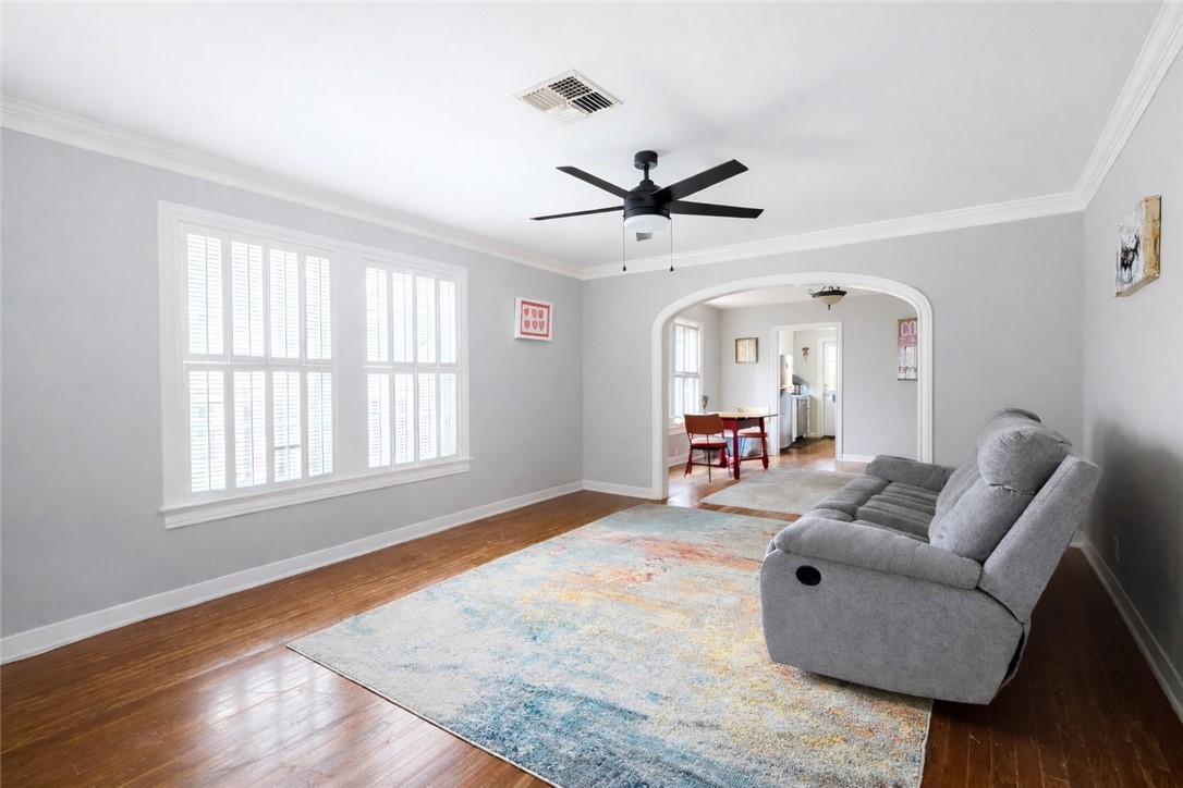 332 Southern Street Corpus Christi, TX 78404 - Photo 3 of 20 a living room with furniture and a large window